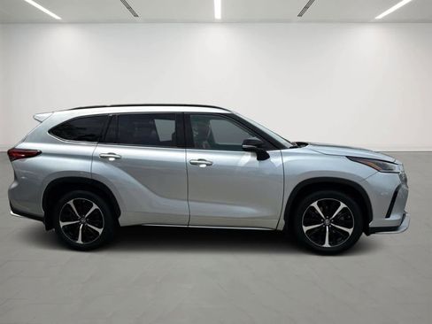Used 2022 Toyota Highlander XSE AWD/4WD image 5