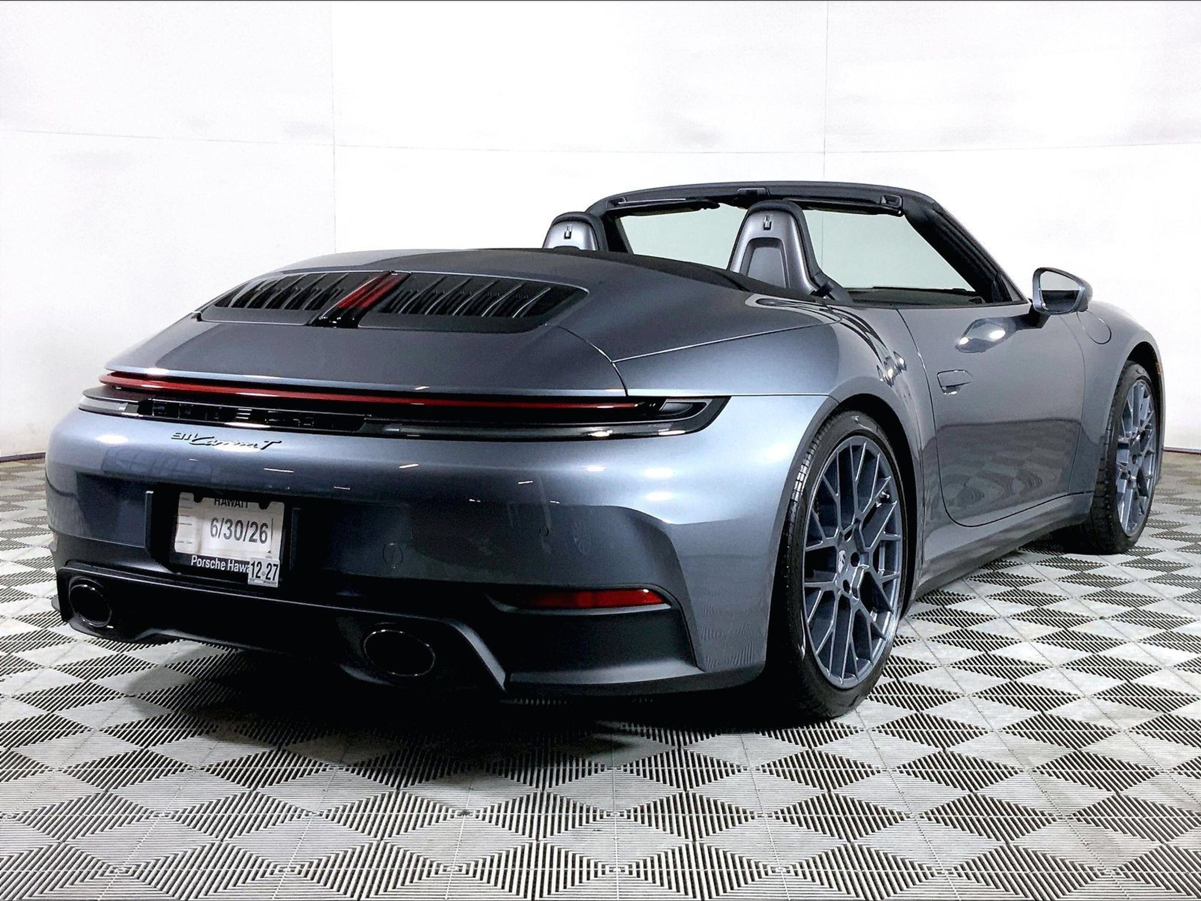 Used 2026 Porsche 911 Carrera T RWD image 9
