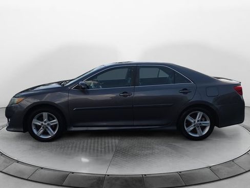 Used 2014 Toyota Camry SE FWD image 2