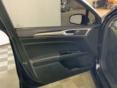 Used 2016 Ford Fusion SE w/ Equipment Group 202A FWD image 15