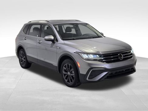 Used 2024 Volkswagen Tiguan SE AWD/4WD image 20