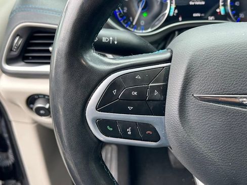 Used 2021 Chrysler Pacifica Touring-L image 20