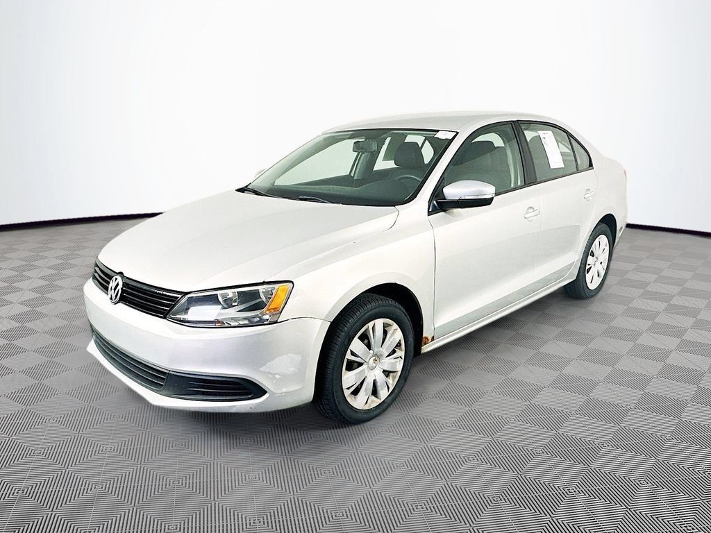 Used 2011 Volkswagen Jetta SE FWD image 4