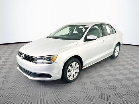 Used 2011 Volkswagen Jetta SE FWD image 4