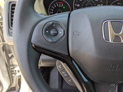 Used 2022 Honda HR-V LX image 36