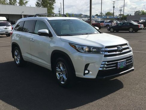 Used 2019 Toyota Highlander Limited AWD/4WD image 9