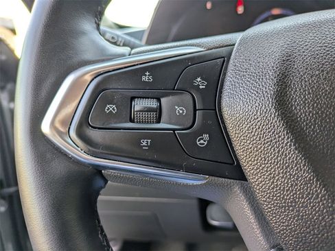 Used 2025 Chevrolet Trax LT w/ LT Convenience Package image 21