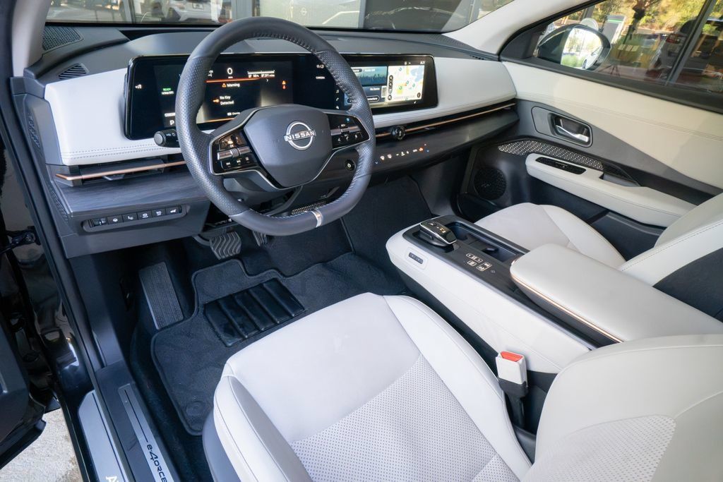 Used 2024 Nissan Ariya AWD image 9