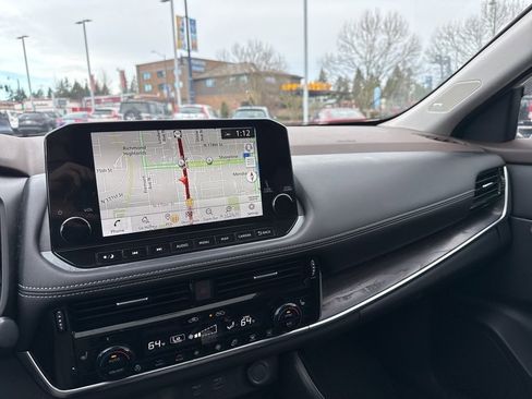 Used 2021 Nissan Rogue Platinum image 8