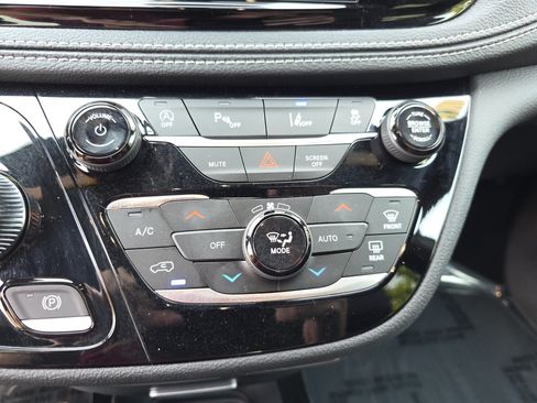 New 2026 Chrysler Pacifica Select FWD image 22