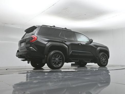 Used 2025 Toyota 4Runner SR5 AWD/4WD image 52