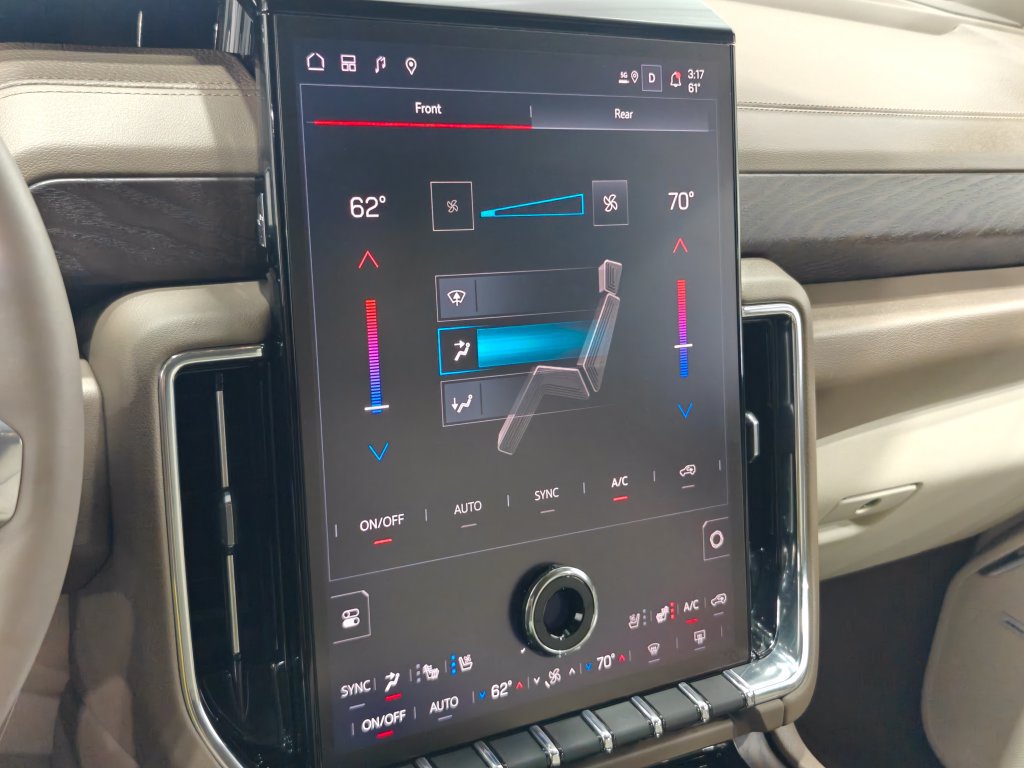 Used 2026 GMC Yukon Denali w/ Advanced Technology Package AWD/4WD image 52