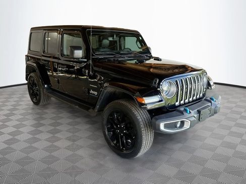 Used 2023 Jeep Wrangler Unlimited Sahara w/ Cold Weather Group AWD/4WD image 4