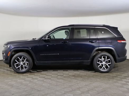 Used 2024 Jeep Grand Cherokee Limited AWD/4WD image 18