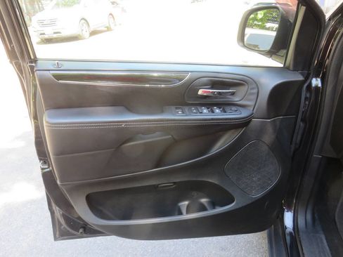 Used 2014 Chrysler Town & Country S FWD image 26