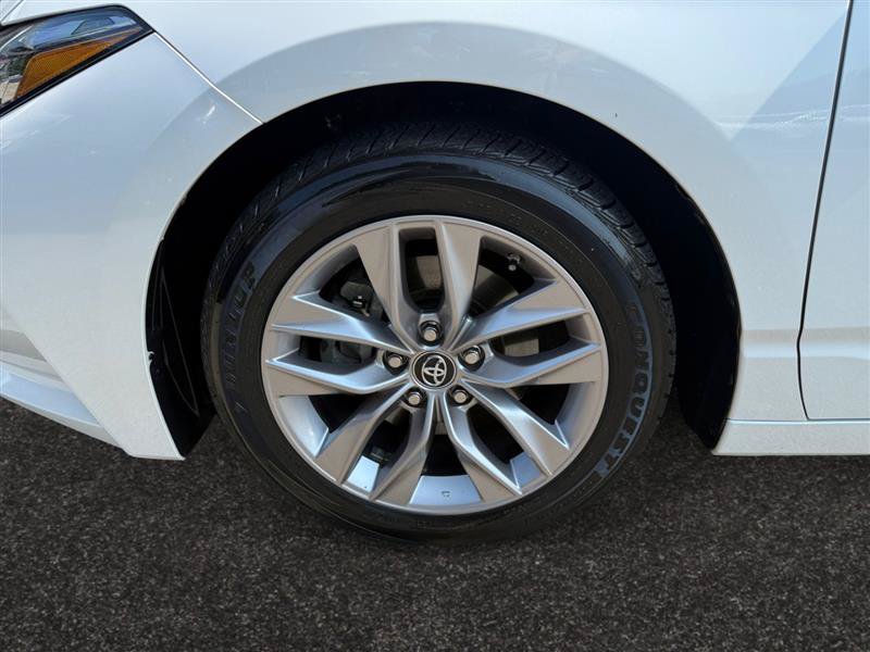 Used 2019 Toyota Avalon XLE w/ Moonroof Package FWD image 17