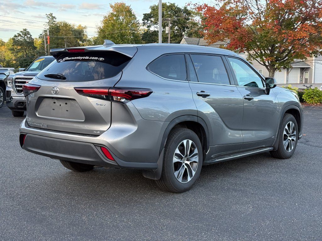 Certified 2026 Toyota Highlander XLE AWD/4WD image 6