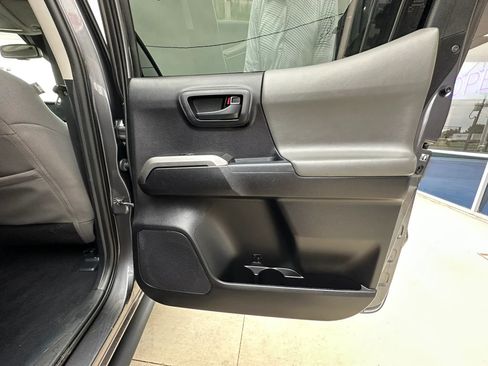 Used 2020 Toyota Tacoma SR5 RWD image 33