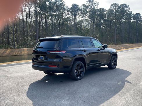 New 2025 Jeep Grand Cherokee L Altitude image 9