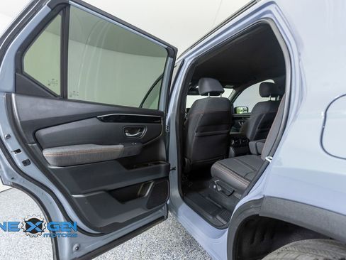 Used 2025 Honda Pilot Sport image 22