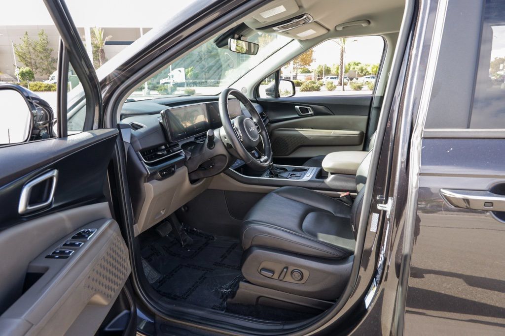 Used 2025 Kia Carnival FWD image 15