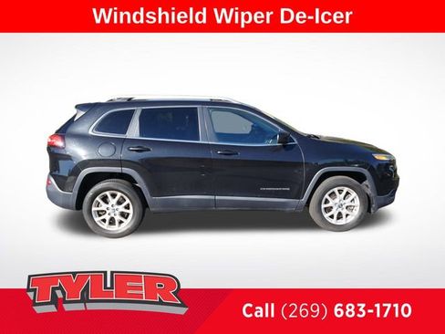 Used 2015 Jeep Cherokee Latitude w/ Cold Weather Group image 9