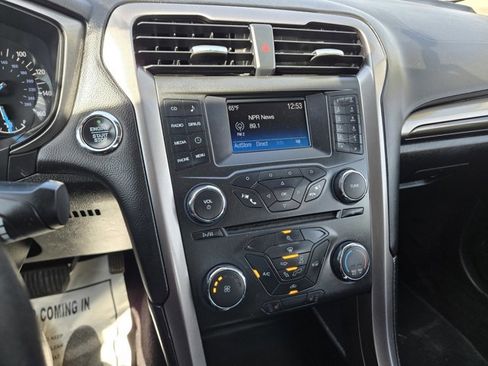 Used 2017 Ford Fusion SE image 9