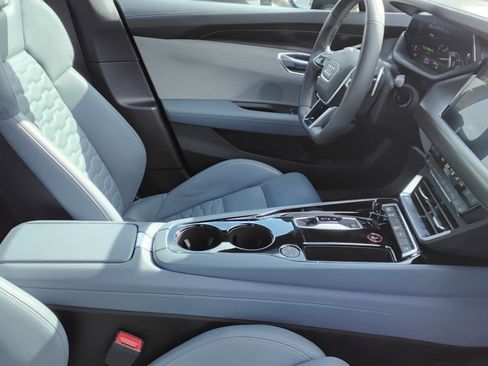 Used 2022 Audi e-tron GT Premium Plus w/ Performance Package image 27