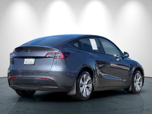 Used 2022 Tesla Model Y Long Range AWD/4WD image 4