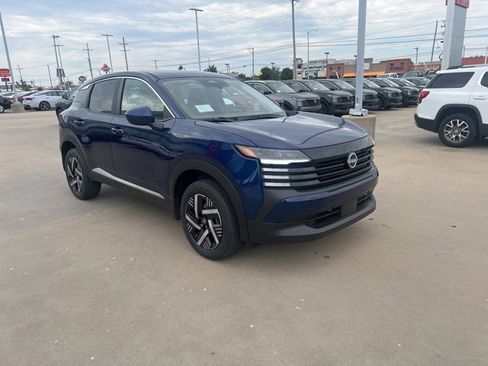 New 2025 Nissan Kicks SV image 3