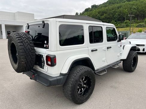 Used 2019 Jeep Wrangler Unlimited Sahara w/ Uconnect 4C Nav & Sound Group AWD/4WD image 4