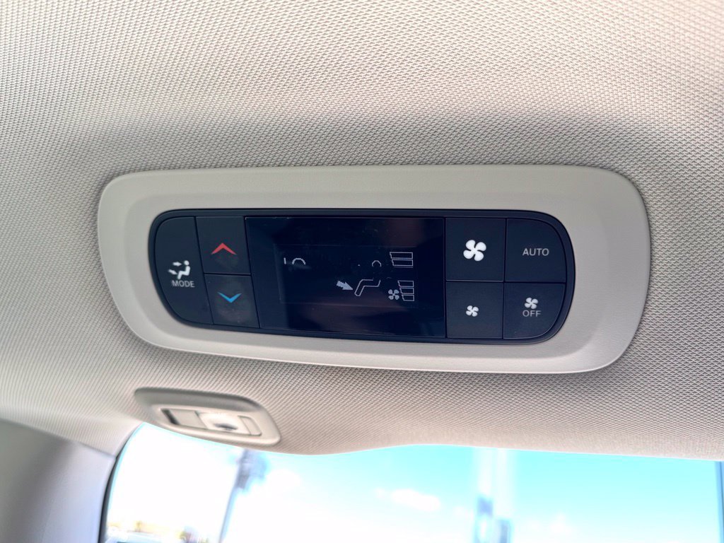 Used 2020 Chrysler Pacifica Limited FWD image 24
