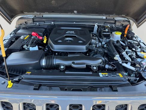 Used 2023 Jeep Wrangler Unlimited Sahara w/ Cold Weather Group AWD/4WD image 9