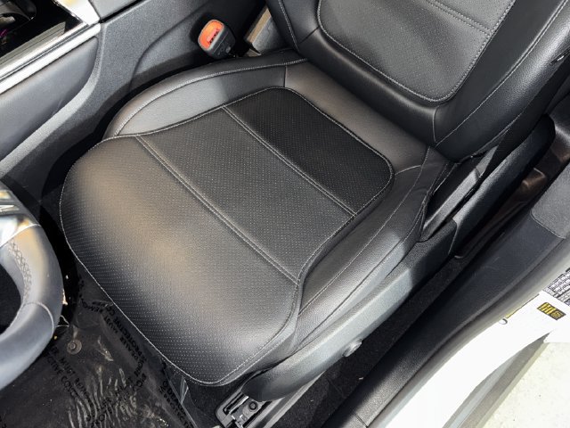 Used 2025 Mercedes-Benz GLC 300 4MATIC image 34