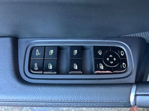 Used 2019 Porsche Cayenne image 24