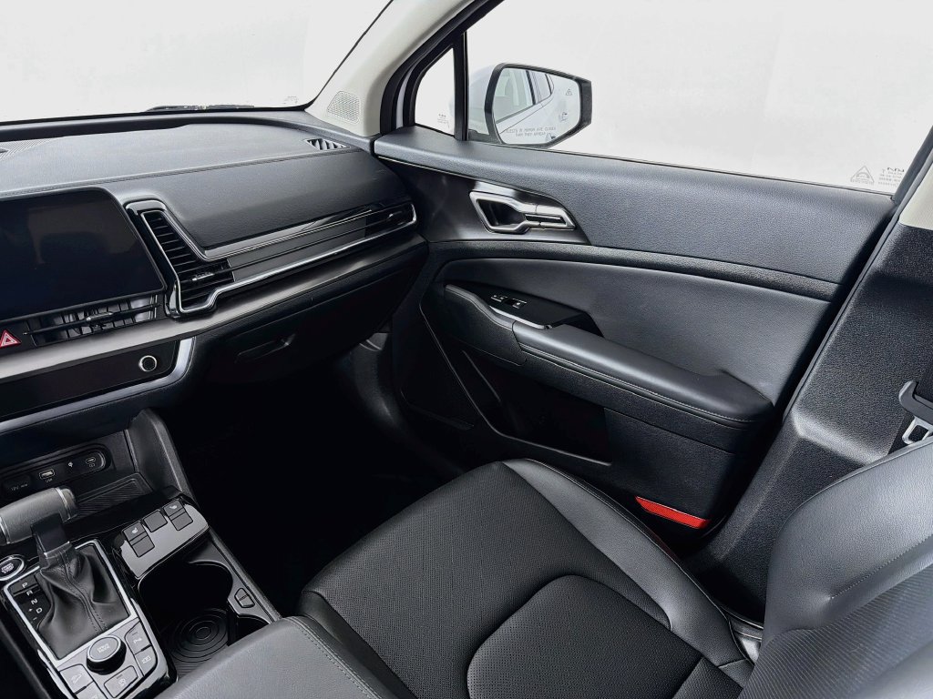 Used 2024 Kia Sportage EX FWD image 23
