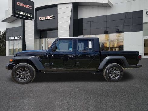 Used 2025 Jeep Gladiator Sport AWD/4WD image 25