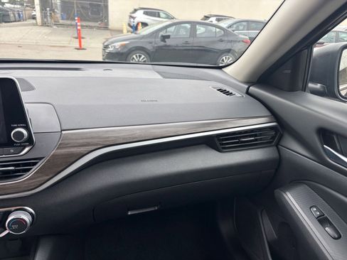 Used 2025 Nissan Altima 2.5 SV image 37