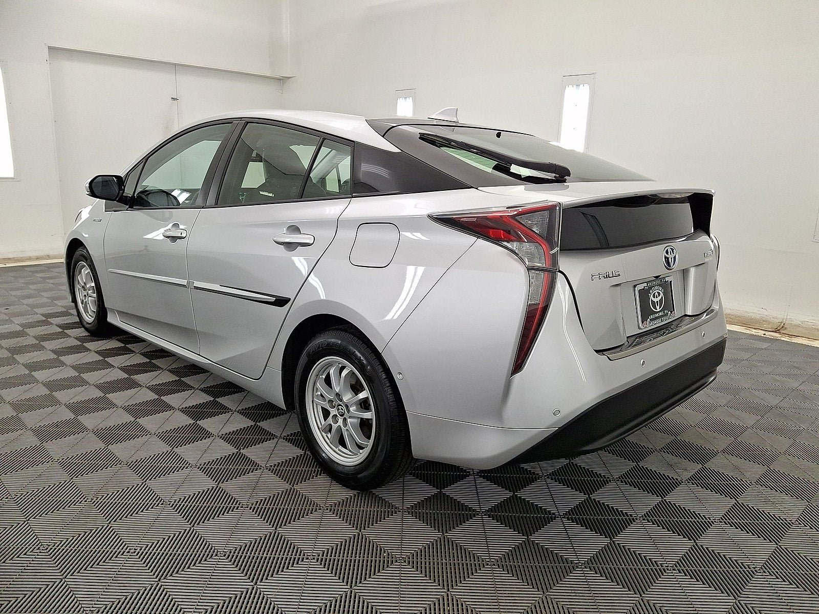 Used 2017 Toyota Prius Four w/ Advanced Technology Package FWD image 14