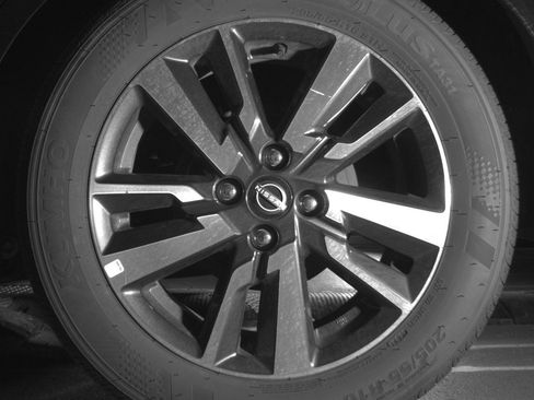 Used 2025 Nissan Versa SV FWD image 14
