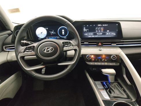 Used 2023 Hyundai Elantra Limited image 22