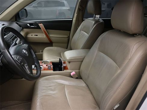 Used 2010 Toyota Highlander Limited image 19