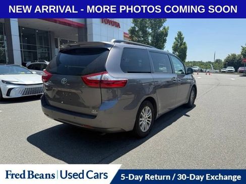 Used 2015 Toyota Sienna XLE Premium FWD image 3