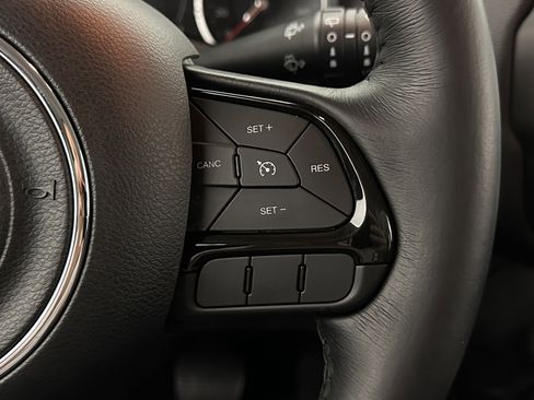 Used 2018 Jeep Renegade Altitude w/ Safety & Security Group FWD image 21