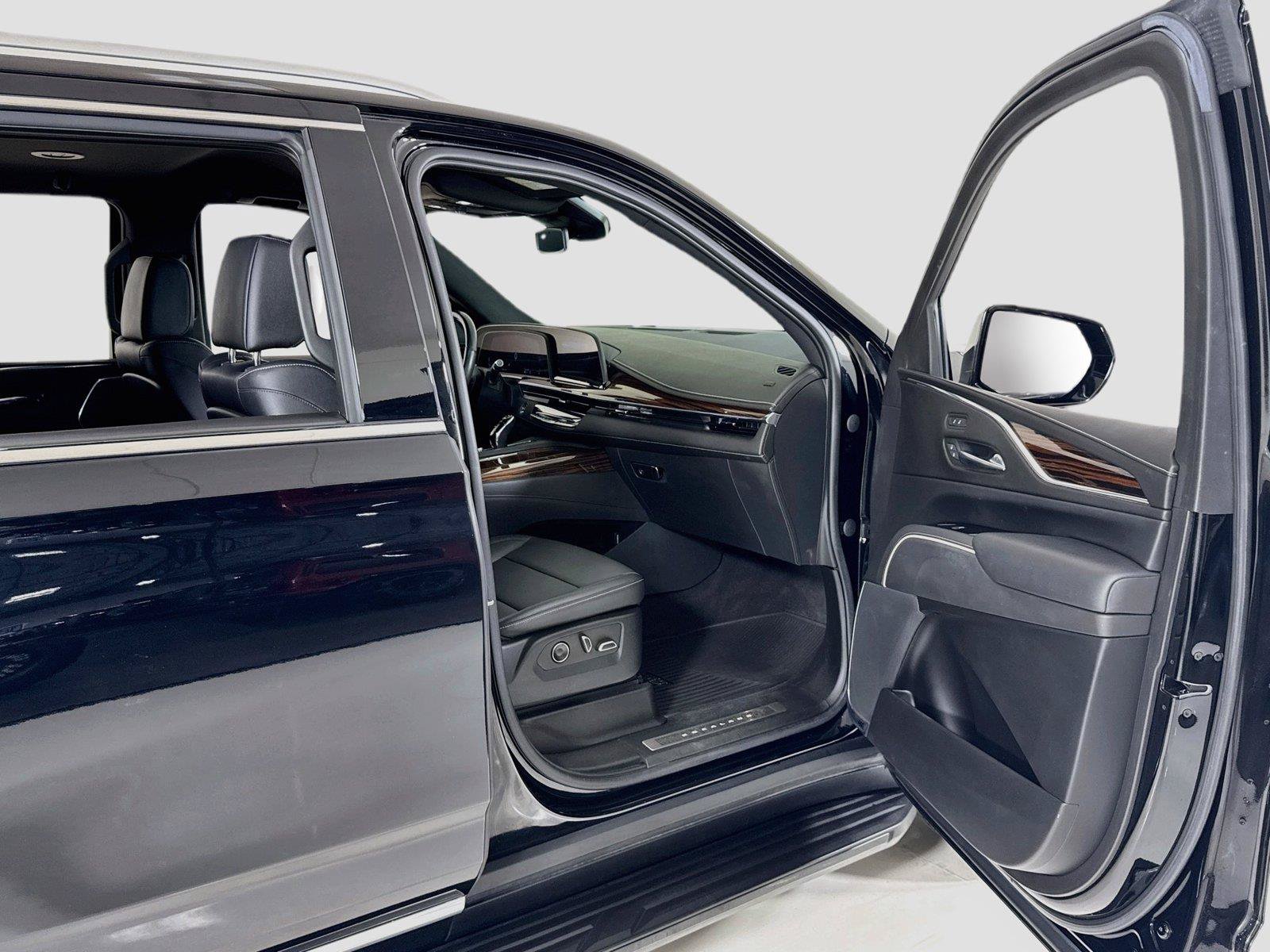 Used 2022 Cadillac Escalade Luxury AWD/4WD image 27
