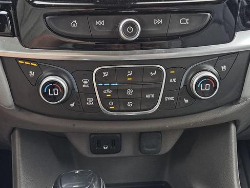Used 2018 Chevrolet Traverse Premier w/ Driver Confidence II Package FWD image 19
