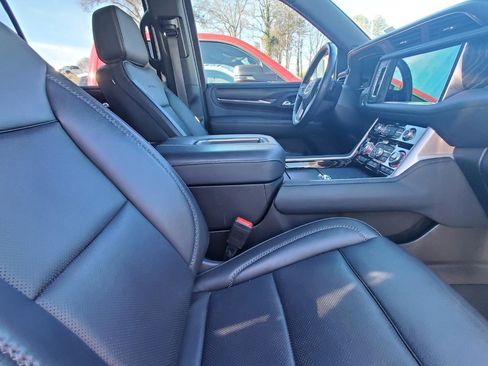 Used 2023 GMC Yukon XL Denali image 4