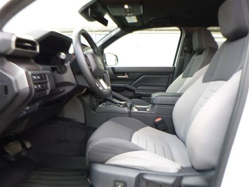 Used 2025 Toyota Tacoma TRD Off-Road AWD/4WD image 6