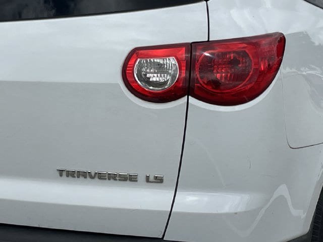 Used 2010 Chevrolet Traverse LS FWD image 6