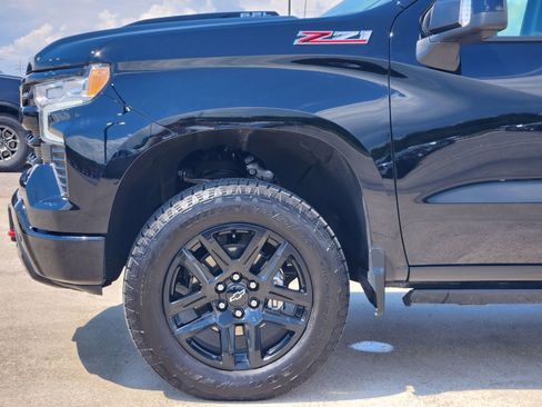Used 2025 Chevrolet Silverado 1500 LT Trail Boss w/ LT Trail Boss Premium Package AWD/4WD image 9